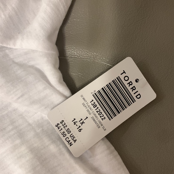 Torrid WHEN LIFE GIVES YOU CURVES SLIM FIT CREW TEE - SLUB WHITE - Picture 8 of 10